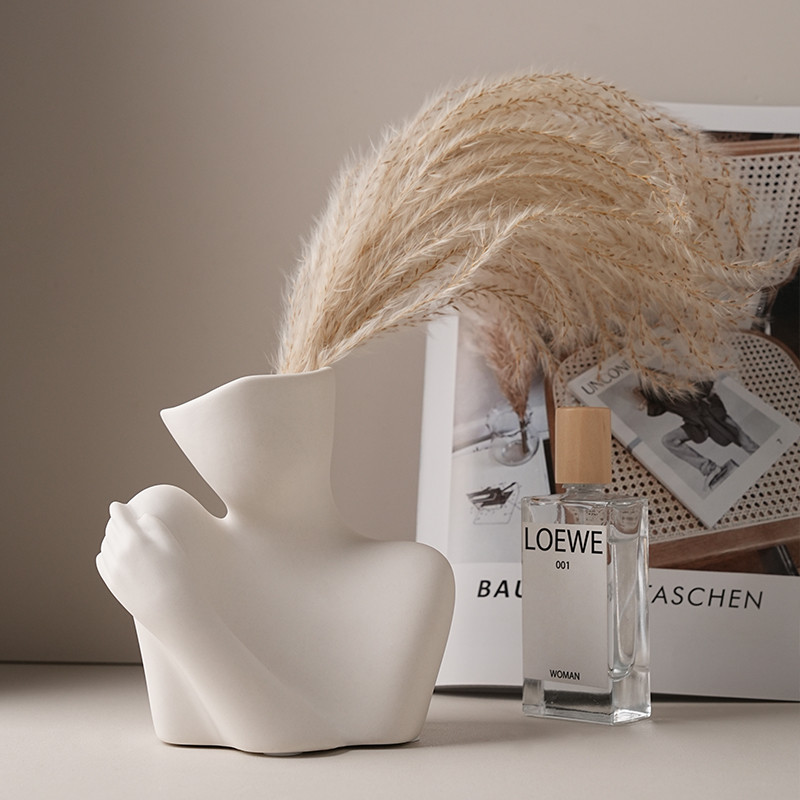 Shoulder Touching Vase