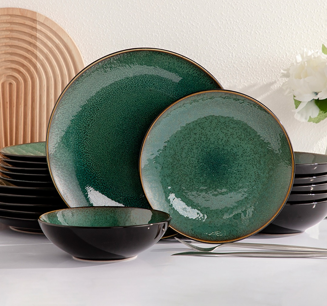 12 Plates 6 Bowls Dinnerware